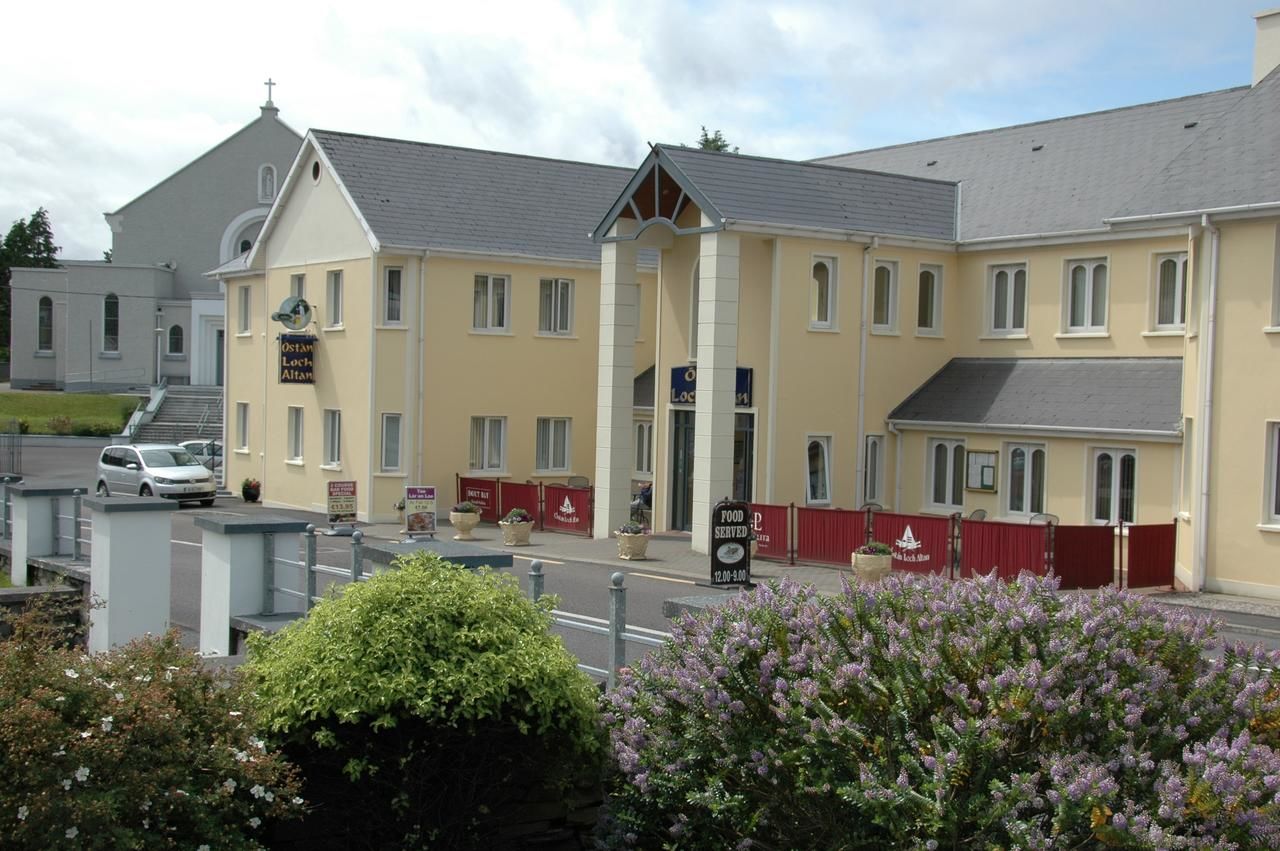 Отель Óstán Loch Altan Cashel Hill-4
